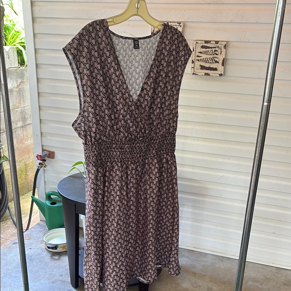 Elegant Black and Pink Patterned Dress